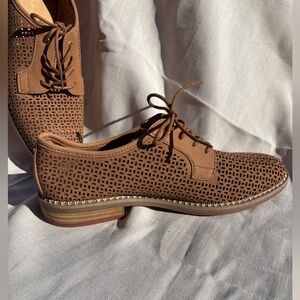 Tommy Hilfiger Women’s Tan Leather Perforated Oxfords